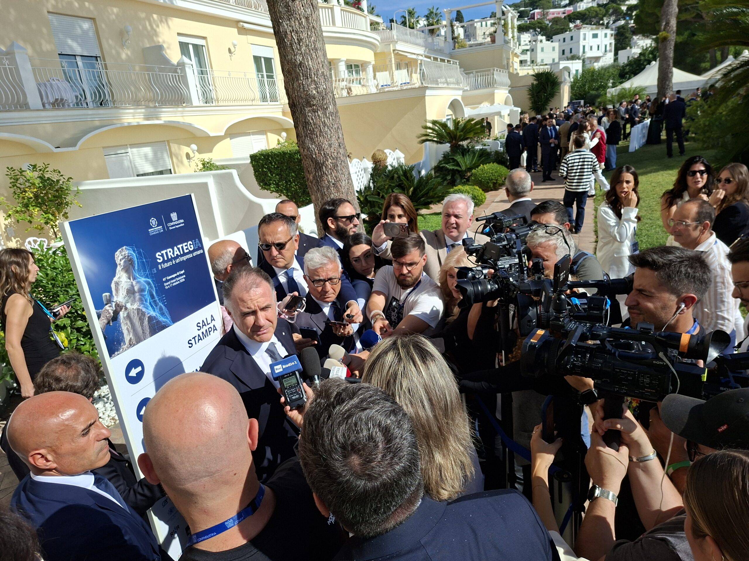 Concluso il convegno dei giovani imprenditori a Capri. Orsini (Confindustria): “L’Europa si svegli, manca politica industriale”. Tajani: “Ulteriore taglio Irpef e attenzione ai giovani” (photogallery)