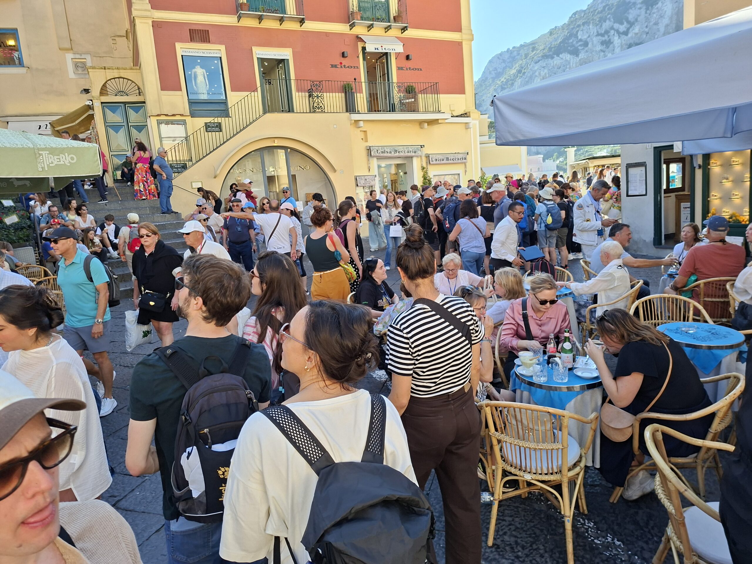 Sole e bel tempo, invasione di turisti nelle strade dell’isola in questa ottobrata caprese