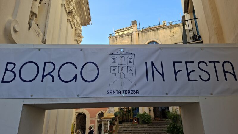 “Santa Teresa – Borgo in Festa”: si inizia. In corso la vendita dei biglietti per i percorsi: ricavato in beneficenza
