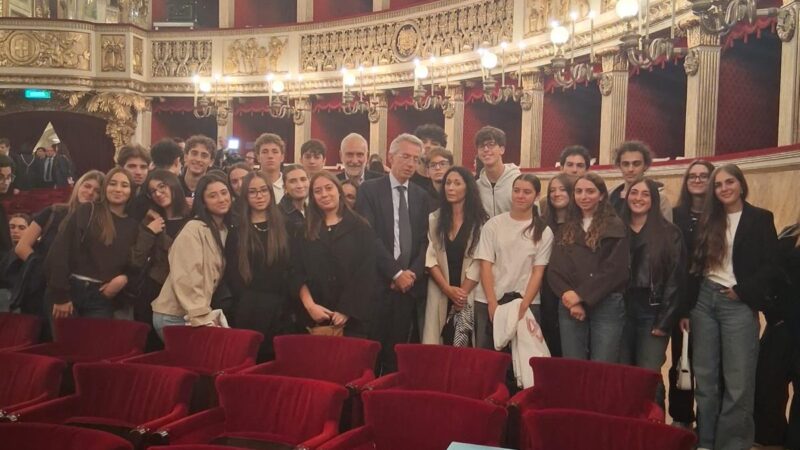 I liceali dell’Axel Munthe di Anacapri ai “Dialoghi in Prefettura” al San Carlo, lectio magistralis del cardinale Gianfranco Ravasi