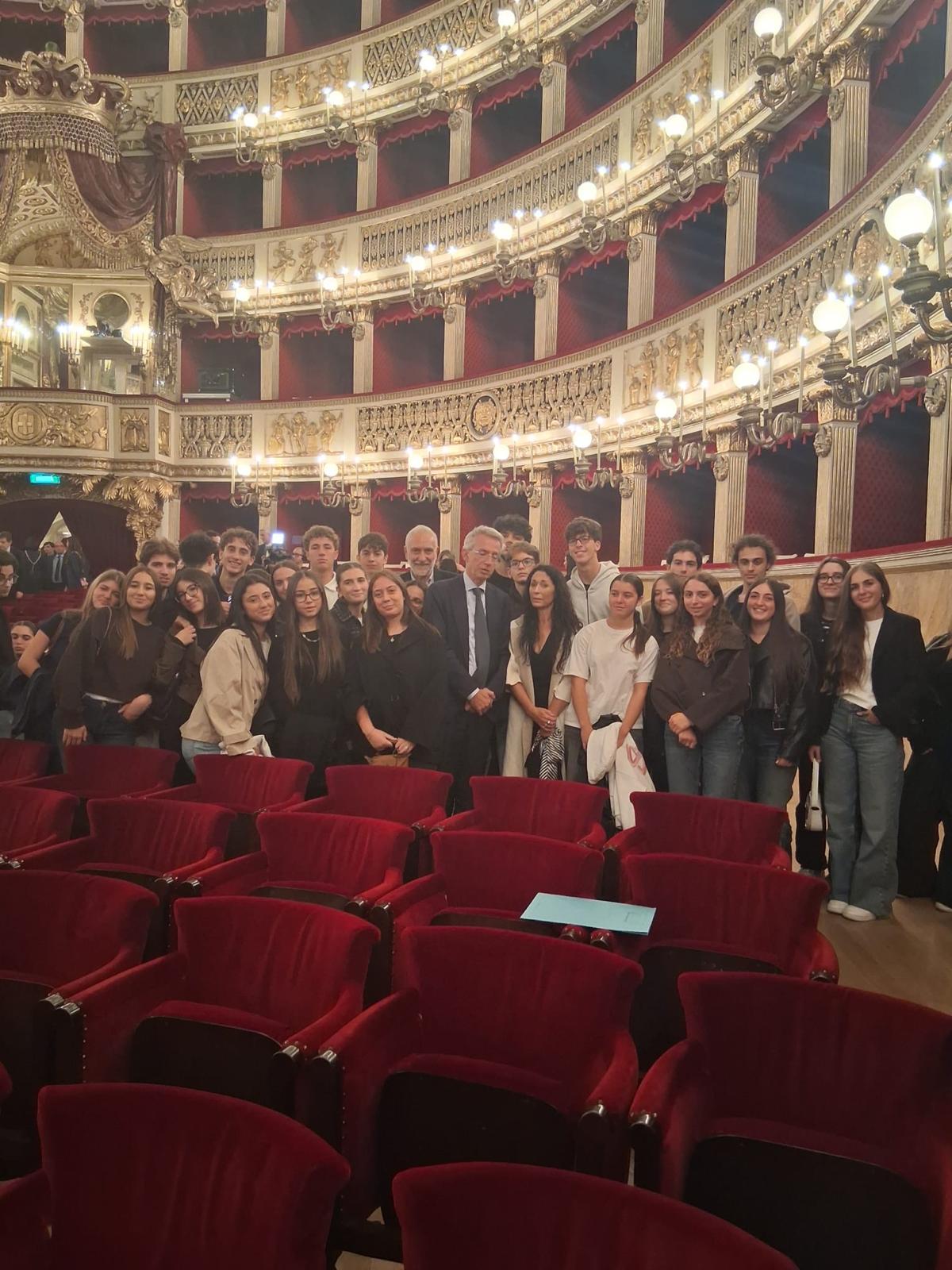I liceali dell’Axel Munthe di Anacapri ai “Dialoghi in Prefettura” al San Carlo, lectio magistralis del cardinale Gianfranco Ravasi