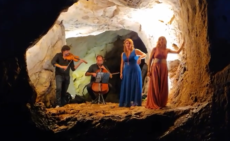 La musica incontra la meraviglia della Grotta Azzurra, concerto per la rassegna “Azzurra Anacapri” (video)